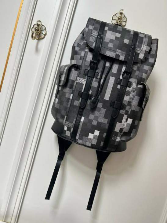 Picture of Louis Vuitton Mens Bags _SKUfw208747920fw